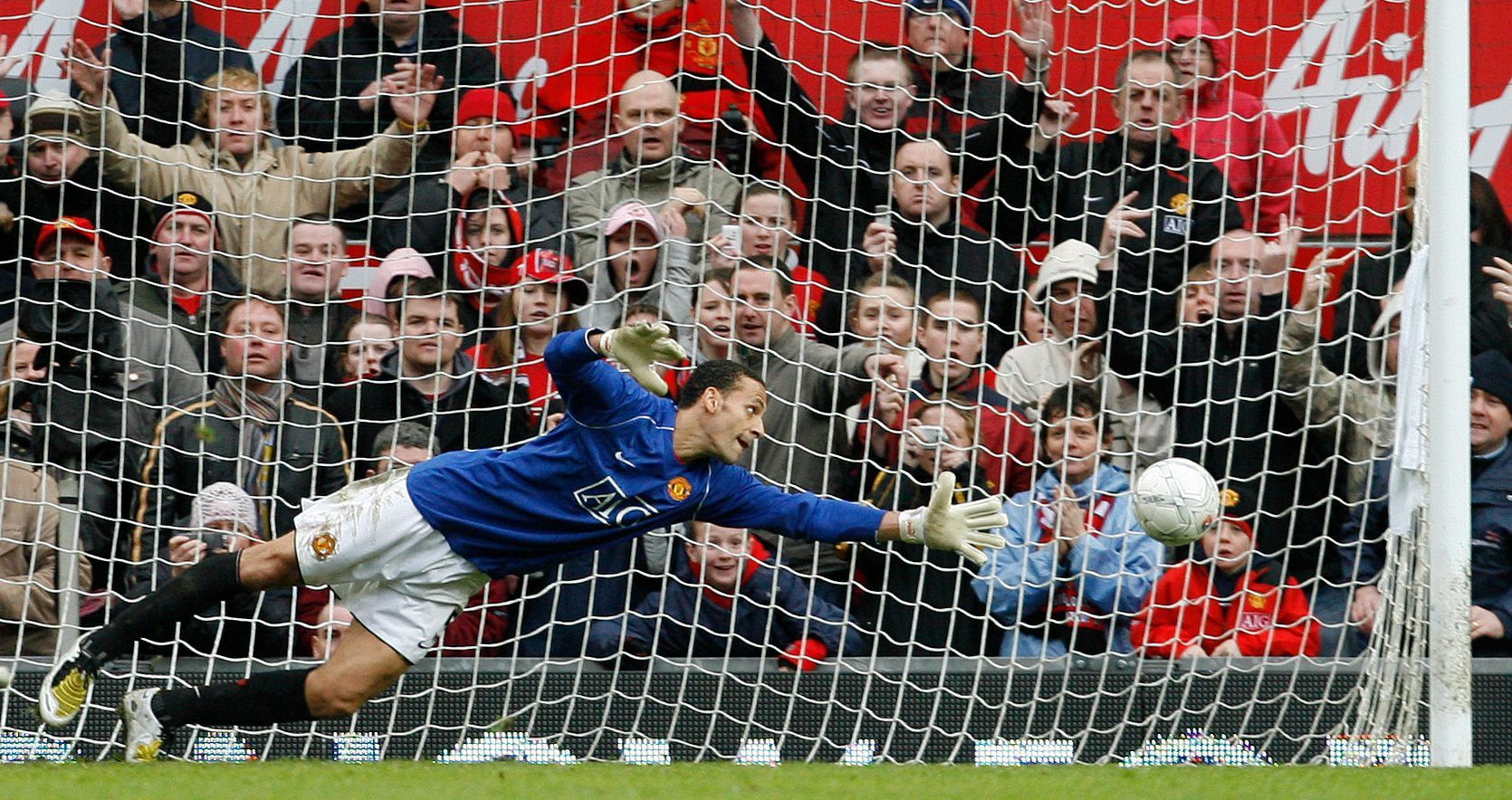 Rio Ferdinand couldnt keep out a penalty when Man Utd lost to Portsmouth in the FA Cup