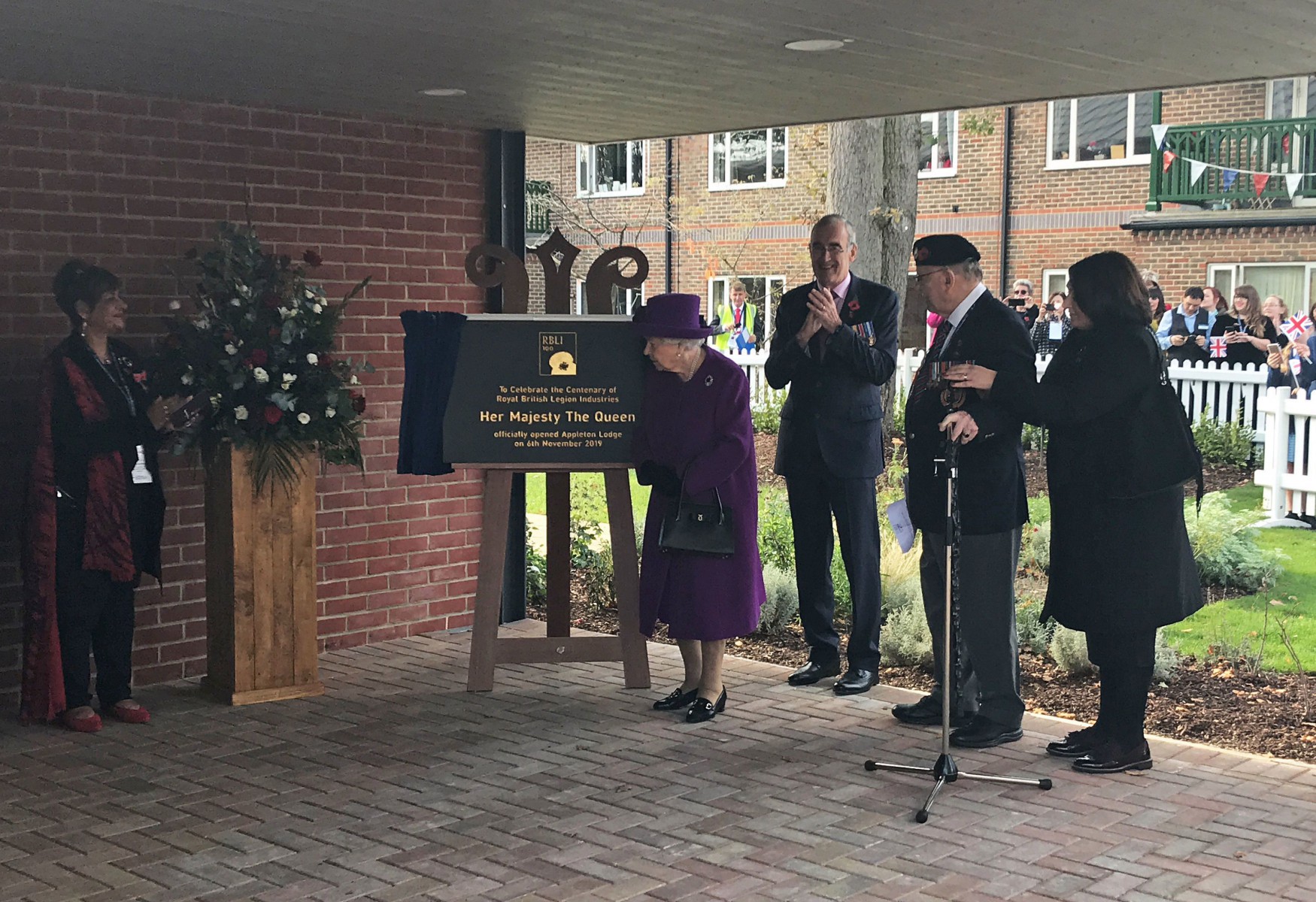 The Queen unveiled a plaque to officially open the new Appleton Lodge care facility