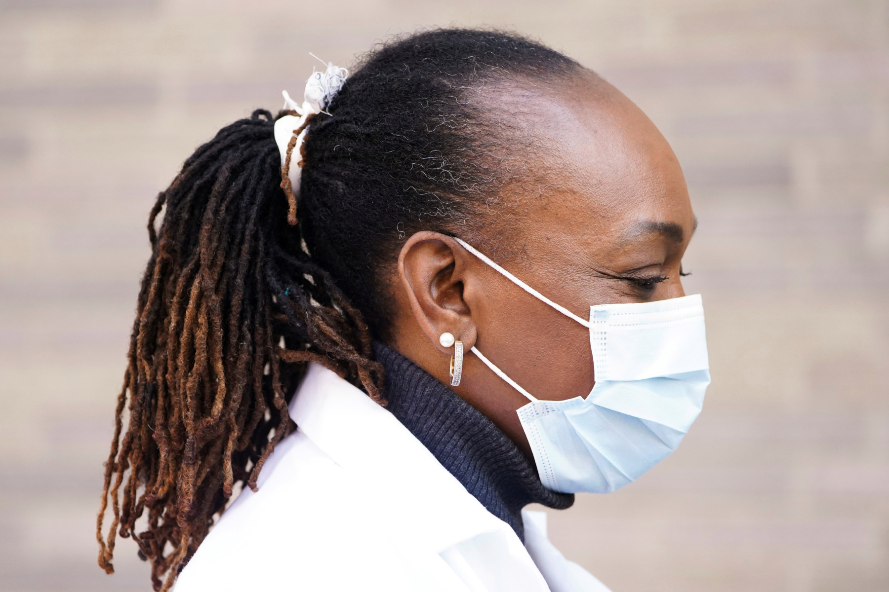 doctor wearing coronavirus masks