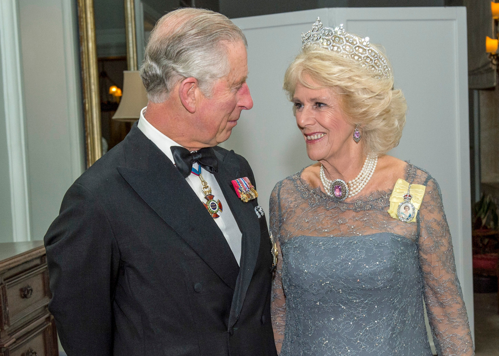  'The way she looks at the prince is quite lovely', says HOAR's snapper
