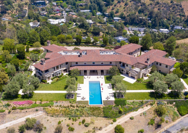  Aerial views of Meghan and Harry's $18million Beverley Hills mansion