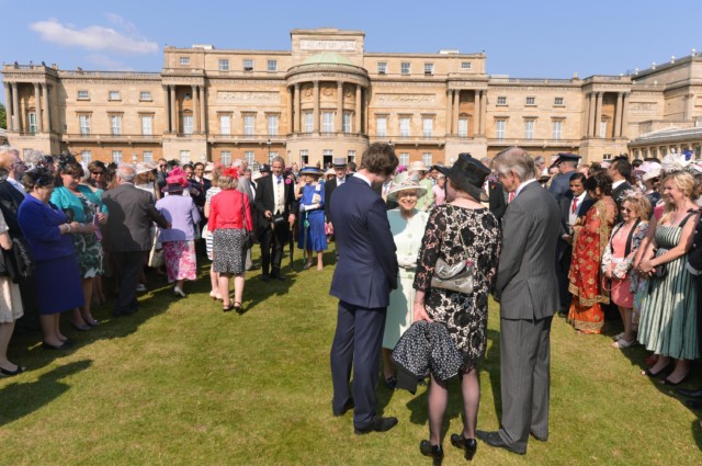 Queen ‘to honour Britain’s coronavirus heroes with Buckingham Palace ...