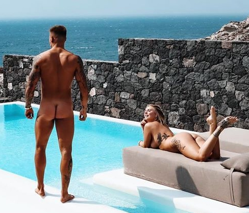 Love Island’s Alex Bowen stuns fans with huge bulge as he poses in a pink t...
