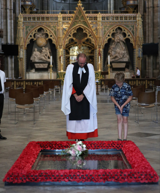 Reverend Anthony Ball places Beatrice's bouquet on the Tomb of the Unknown Warrior in Westminster Abbey 