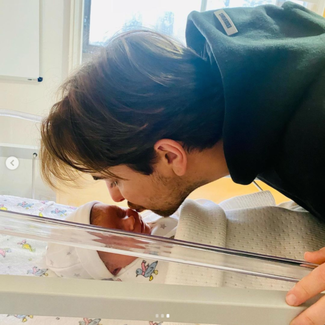 Sammy kissed his new son in the hospital